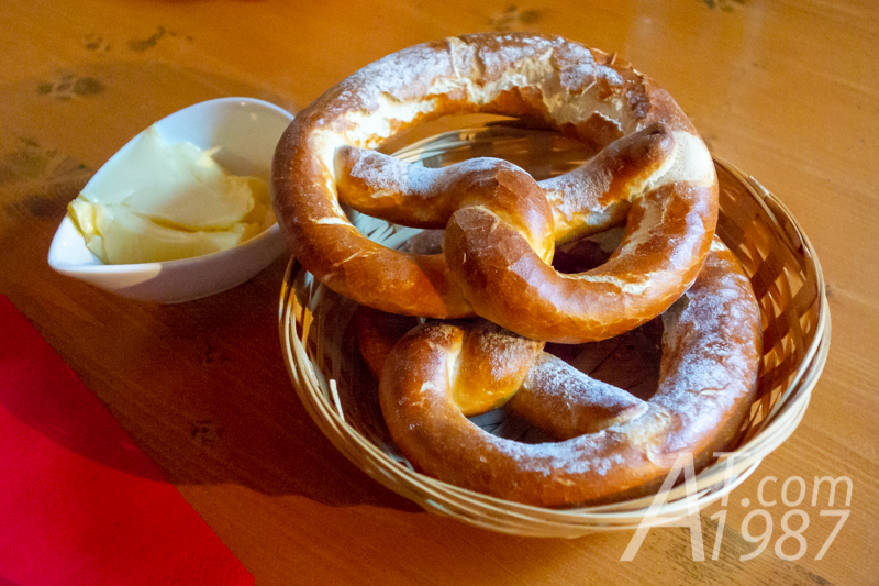 Laugenbreze mit Butter at Hexenhäusle